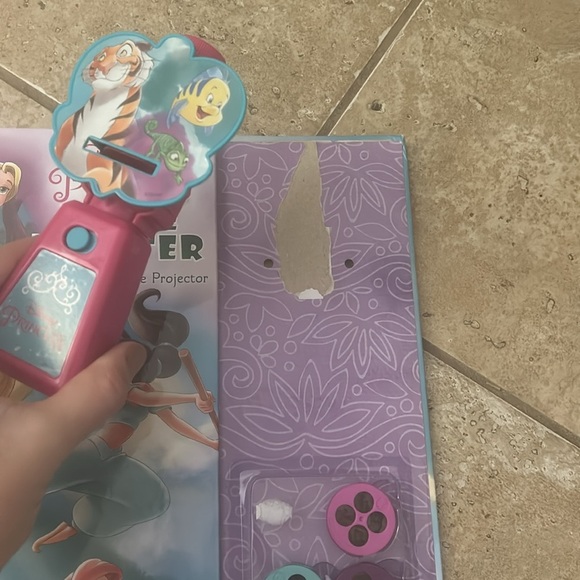 Disney Princess Movie Theater storybook and movie projector - Picture 3 of 9